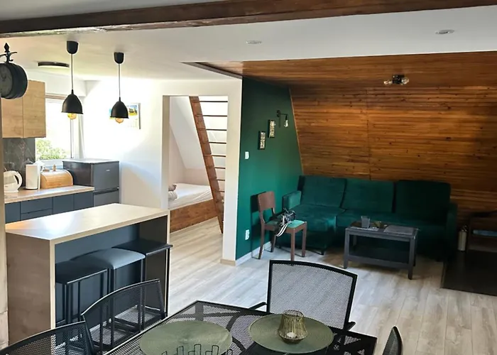 Апартаменты Nad Koszarawa Z Ogrodowym Jacuzzi Живец